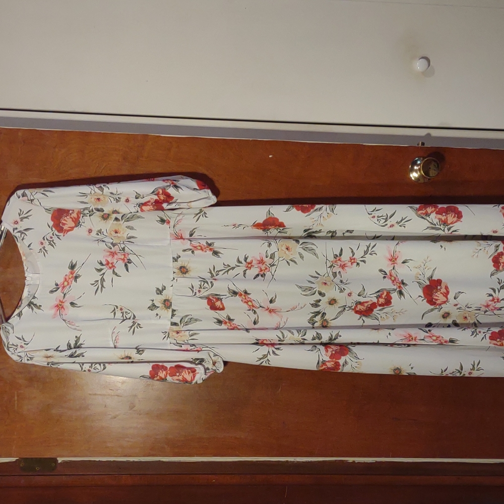 Floral maxi dress. Size small